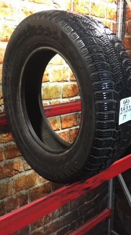225/60/16 PIRELLI WINTER Зимние шипованные бу
